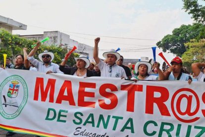 Un grupo de personas marchando