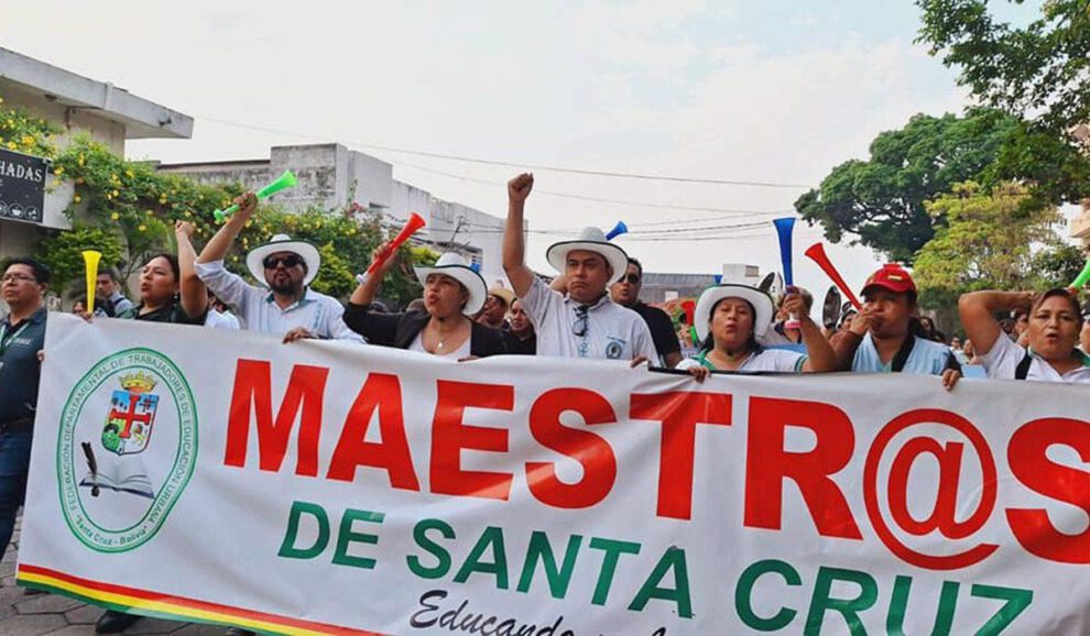 Un grupo de personas marchando
