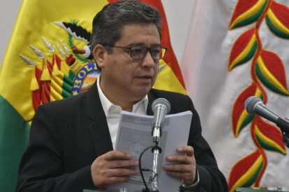 El vocero presidencial  en conferencia de prensa