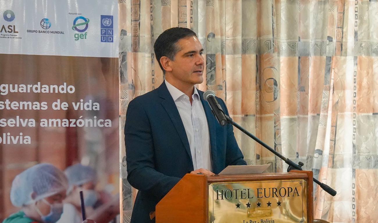 ministro Oscar Mario Justiniano