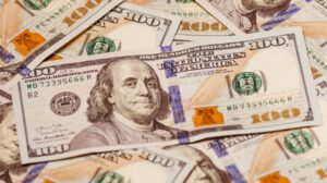 El dólar muestra tendencia a la baja tras alcanzar su pico la anterior semana