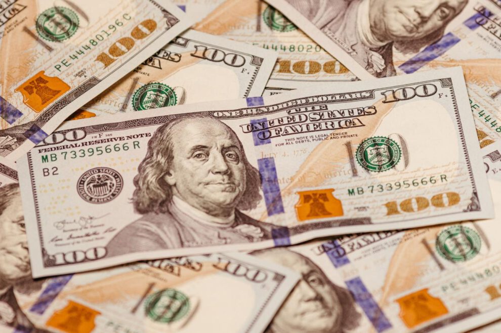 El dólar muestra tendencia a la baja tras alcanzar su pico la anterior semana