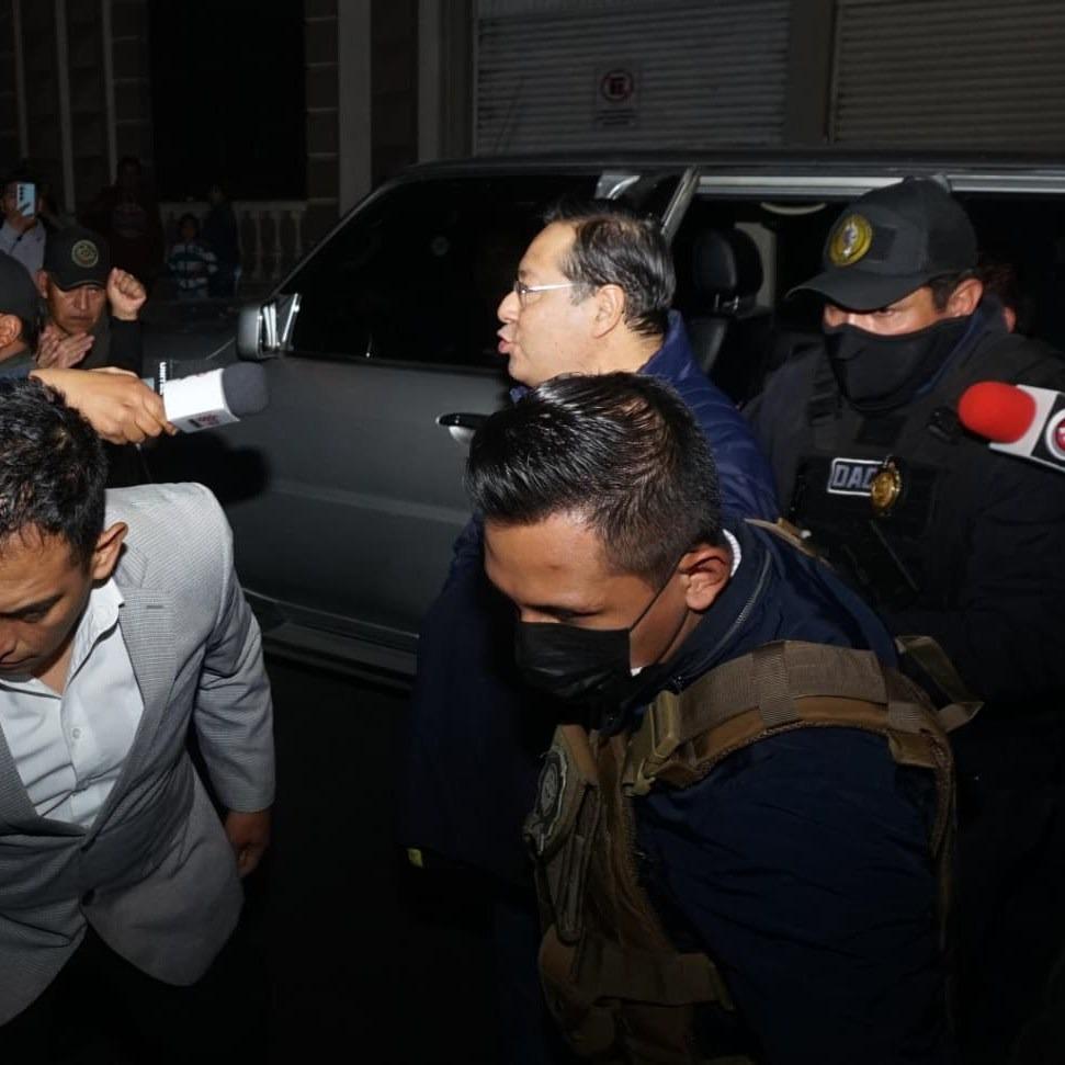 El expresidente Luis Arce llega a la cárcel de San Pedro
