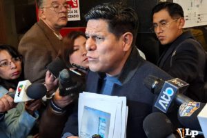 El diputado Pacheco en conferencia de prensa