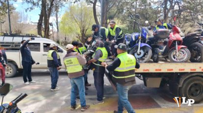 decomiso de motocicletas mal estacionadas en Oruro