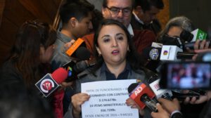 La diputada Vargas en conferencia de prensa