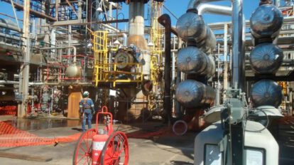 Refinería Guillermo Elder Bell de Santa Cruz.