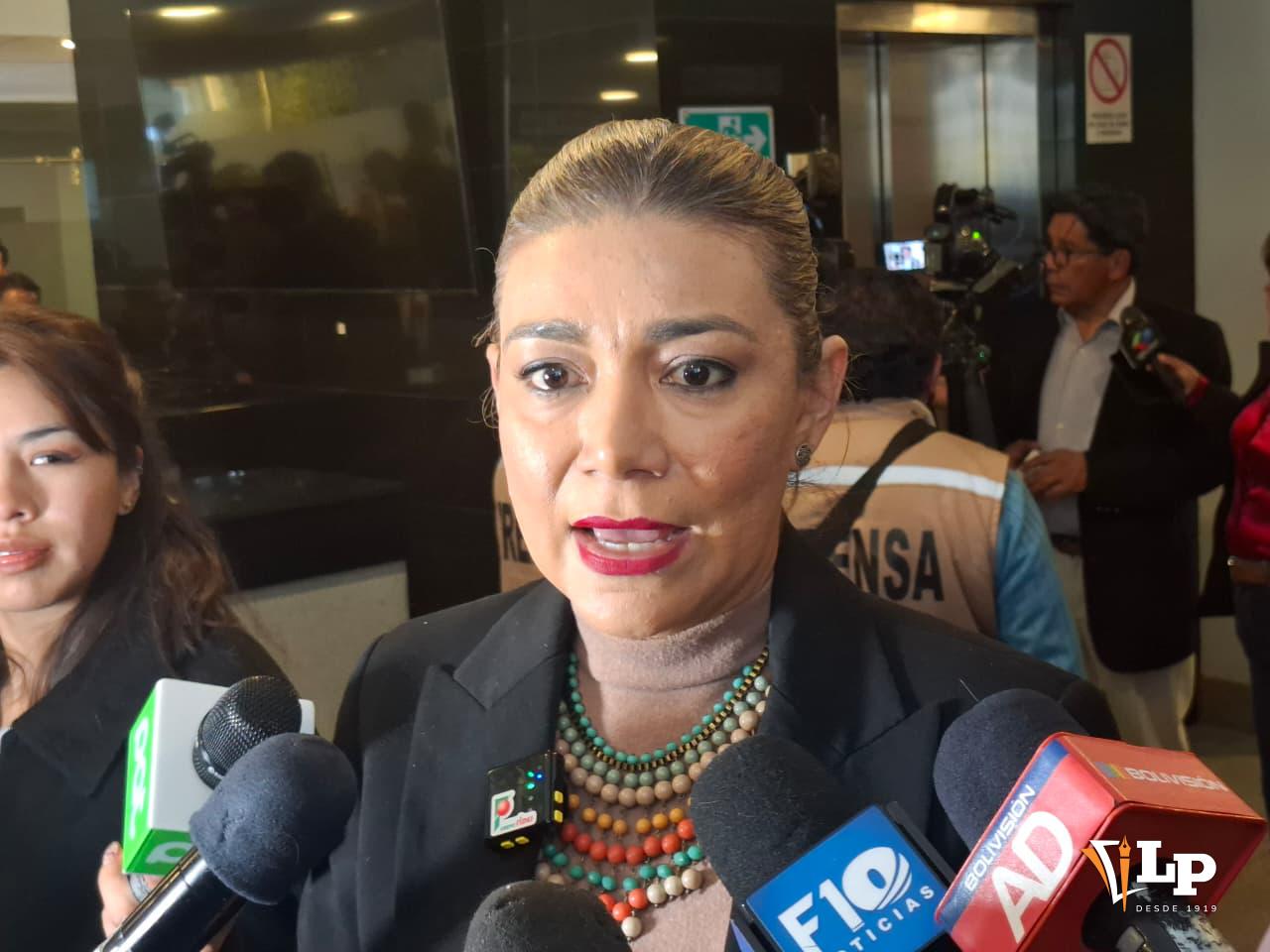 La senadora Añez en conferencia de prensa
