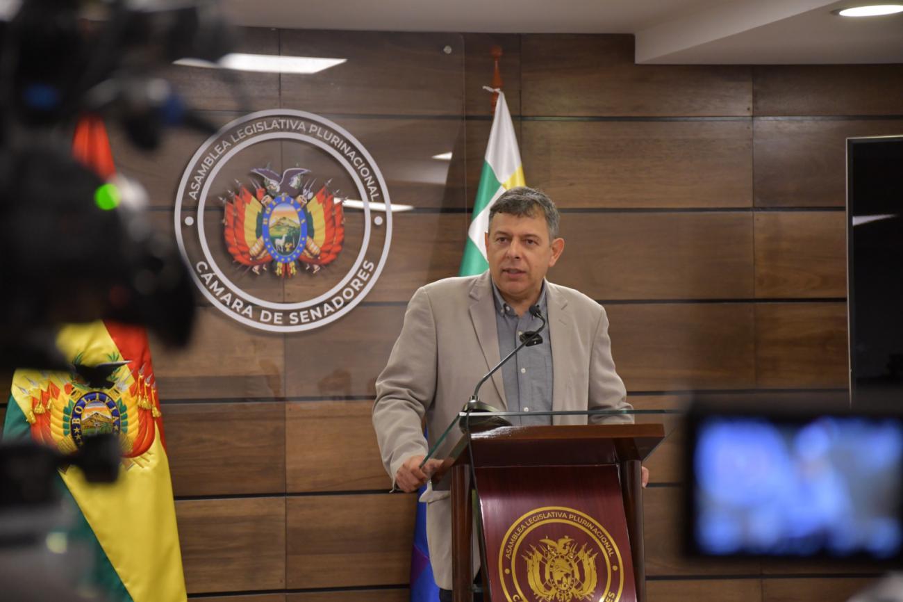El presidente de la Cámara de Senadores en conferencia de prensa