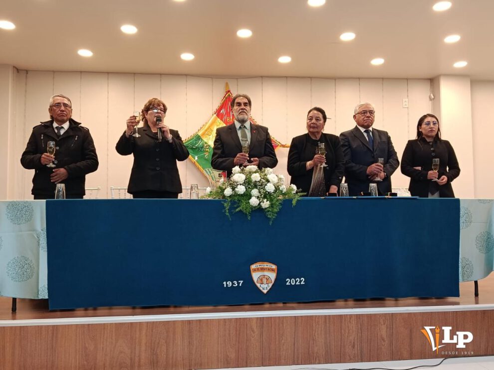 Mesa directiva e invitados especiales encabezando el tradicional brindis por el 89.º aniversario
