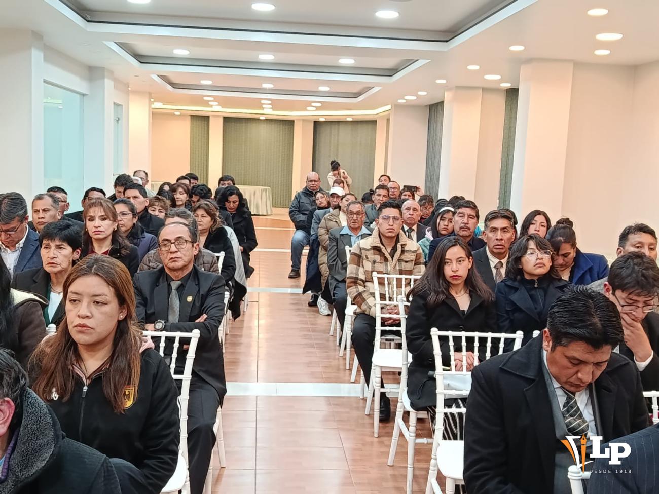 Autoridades, dirigentes e invitados especiales presentes en la Solemne Sesión de Honor