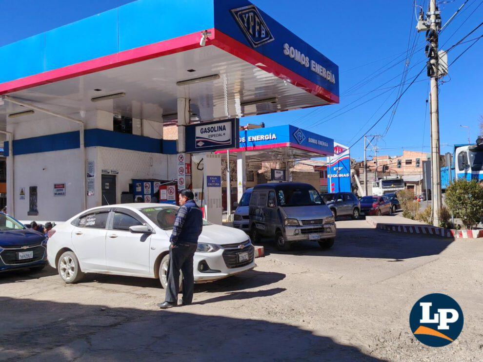 Vista de una estación de servicio de YPFB en Oruro