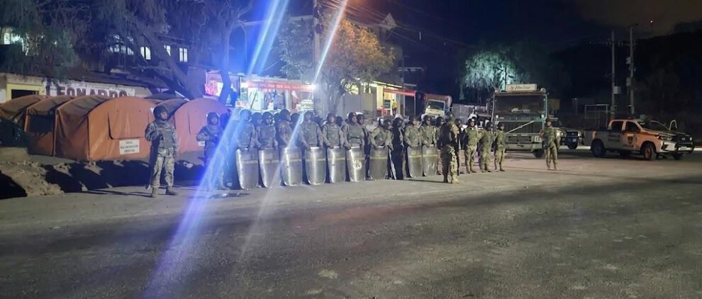Efectivos militares resguardan tramo de la vía a Oruro ante el fin de la subvención