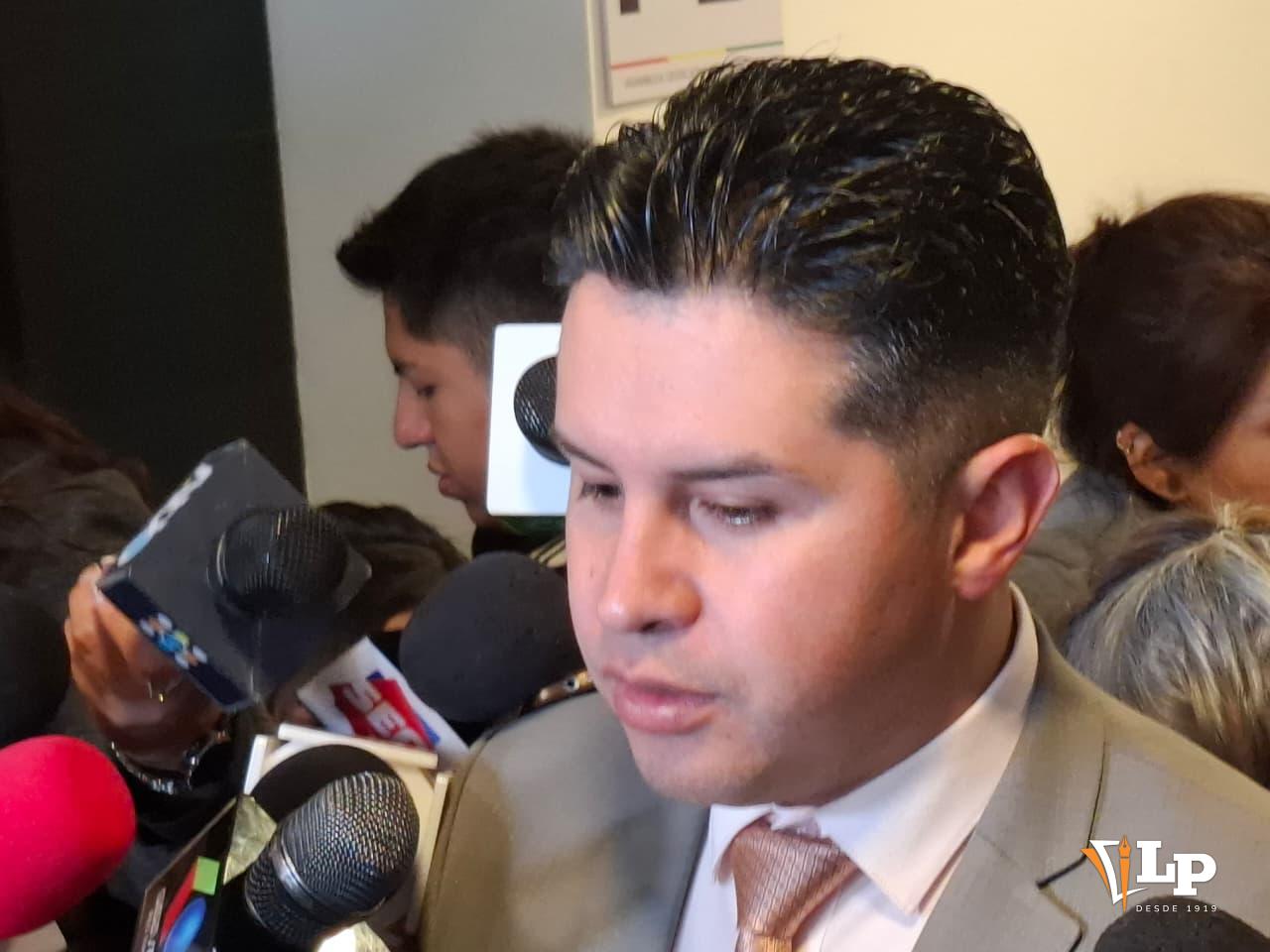 El diputado Rojas en conferencia de prensa