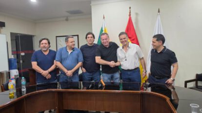 Autoridades en Santa Cruz