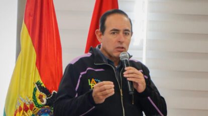 El alcalde Dockweiler en conferencia de prensa
