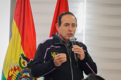 El alcalde Dockweiler en conferencia de prensa