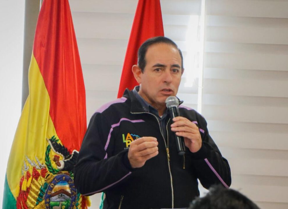 El alcalde Dockweiler en conferencia de prensa