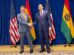 El Presidente de Bolivia, Rodrigo Paz (iz), y el secretario de Estado de los Estados Unidos, Marco Rubio (d)