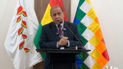 El director de la ATT, Carlos Agreda, en conferencia de prensa