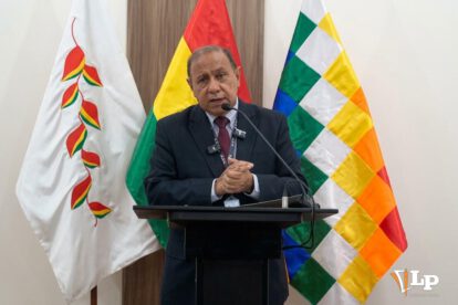 El director de la ATT, Carlos Agreda, en conferencia de prensa
