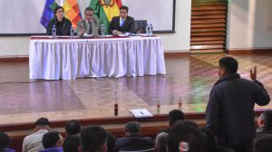 Autoridades de Gobierno y dirigentes del transporte