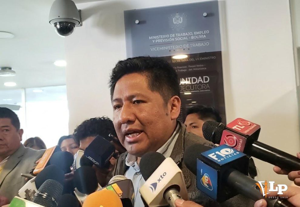 El dirigente Tancara en conferencia de prensa