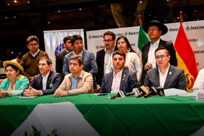 Autoridades del Gobierno y de la FAM en conferencia de prensa