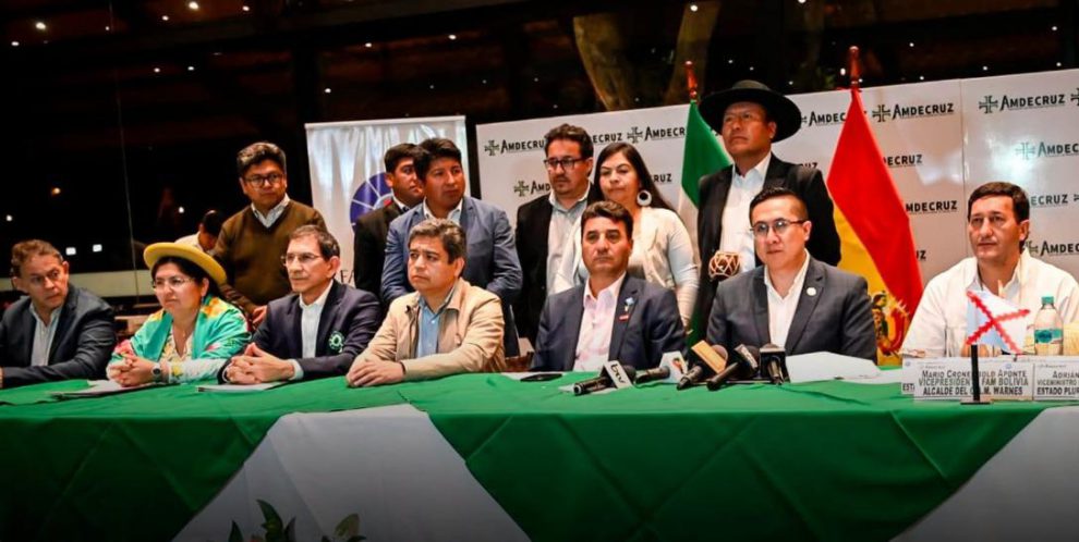 Autoridades del Gobierno y de la FAM en conferencia de prensa