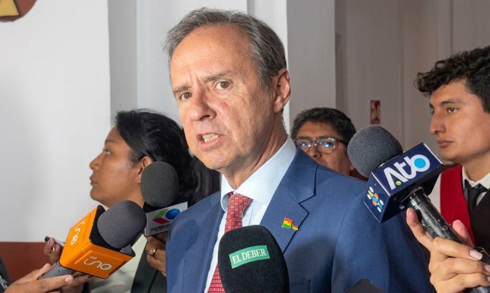 El líder del Libre en conferencia de prensa