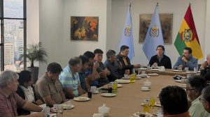 reunión de autoridades con representantes del transporte de Cochabamba