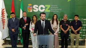 Autoridades en conferencia de prensa