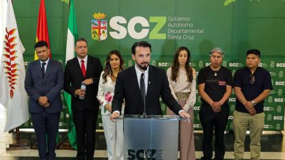 Autoridades en conferencia de prensa