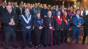 Autoridades de la UCB junto a los invitados