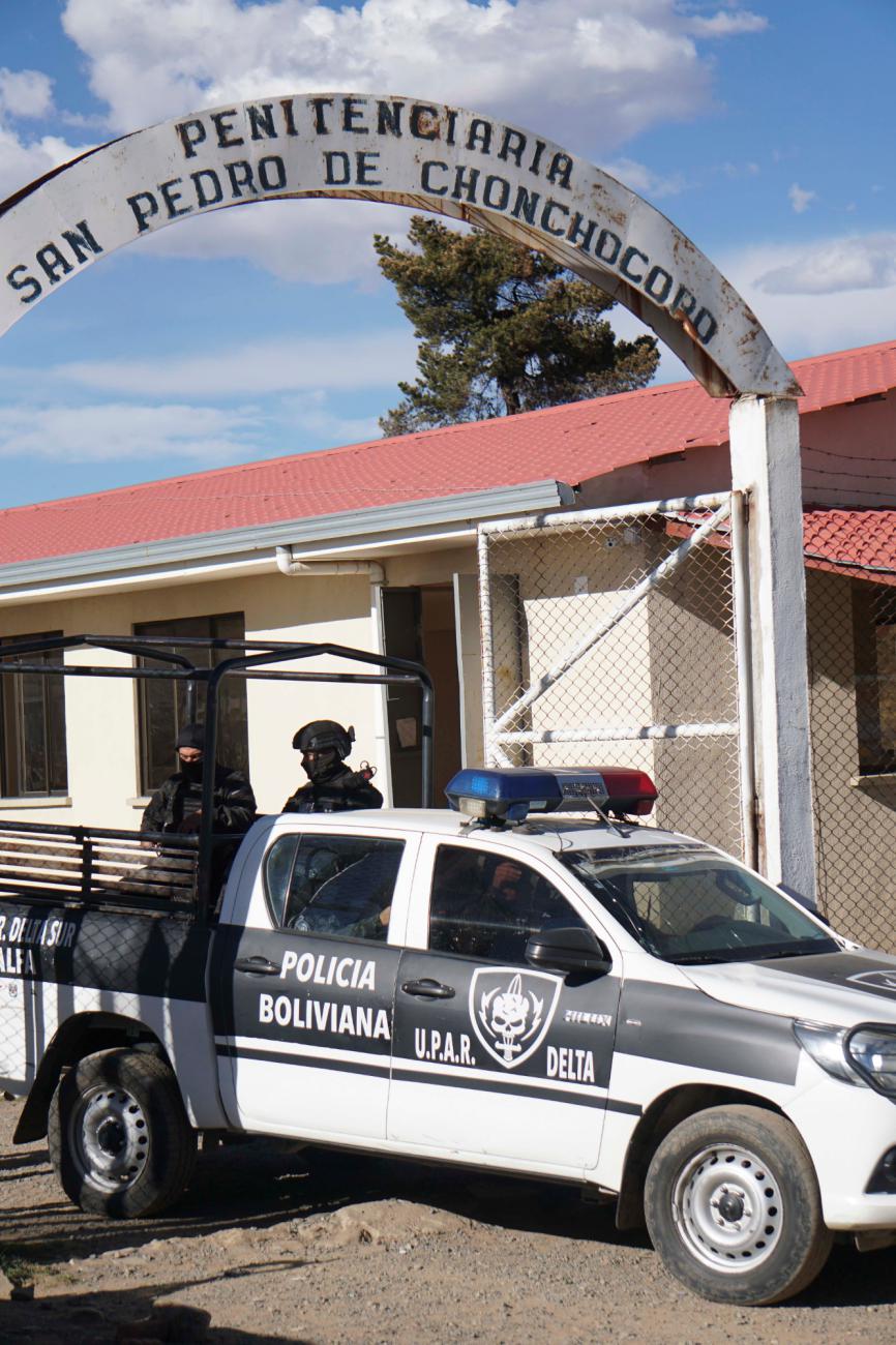 Despliegue policial en la carcel de Chonchocoro