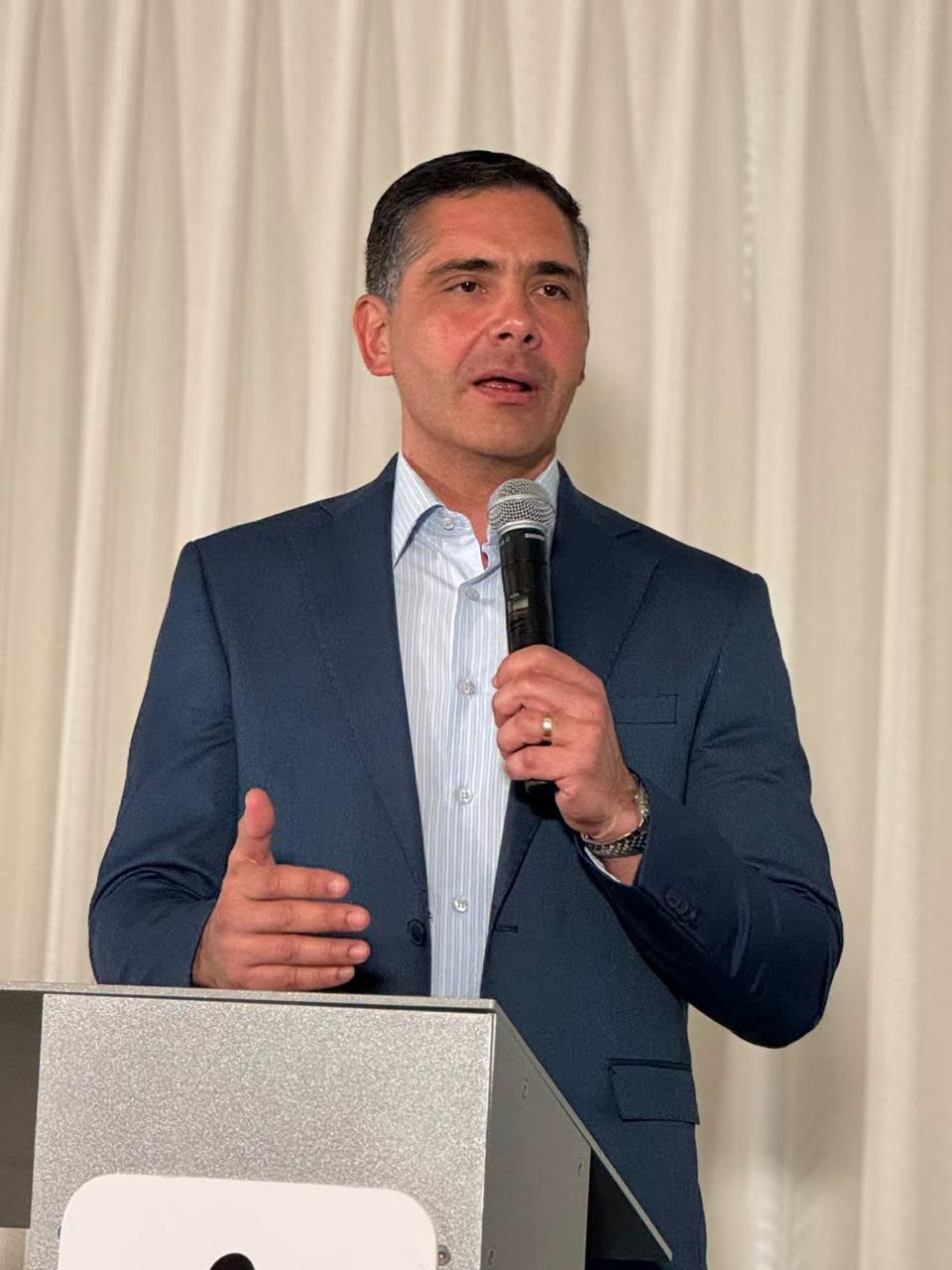 Ministro Oscar Mario Justiniano