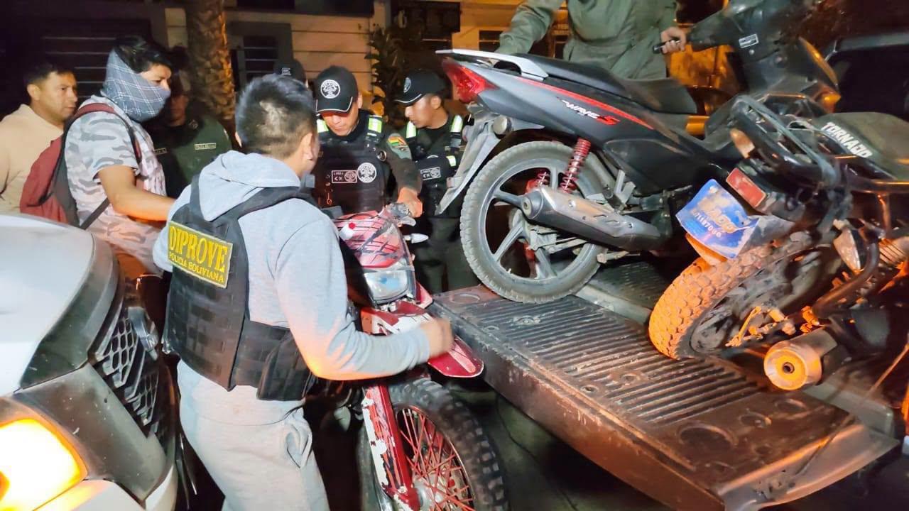 12 motocicletas recuperadas.