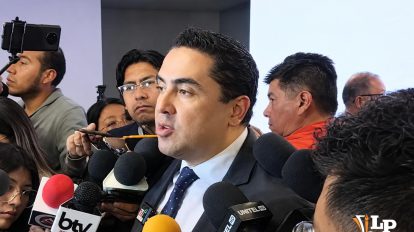 El viceministro Gustavo Jáuregui en conferencia de prensa