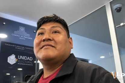 El senador Quispe en conferencia de prensa