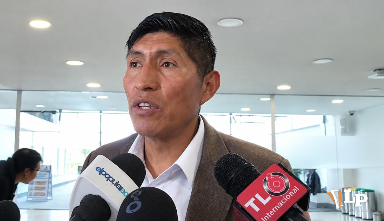 El diputado Fernández en conferencia de prensa