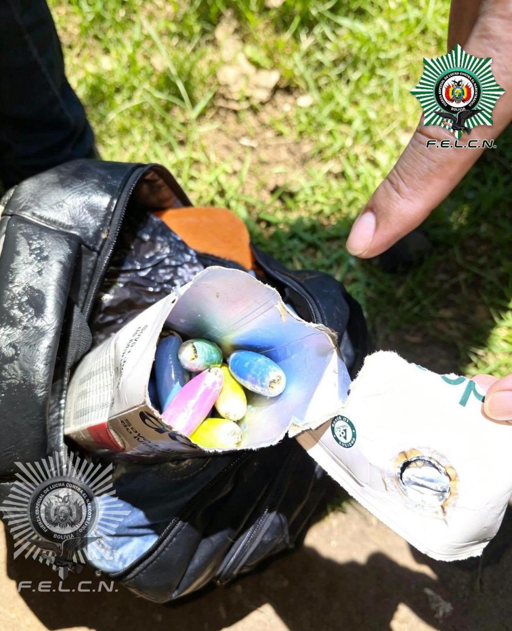 Hallazgo de cápsulas de droga camufladas en una caja de jugo