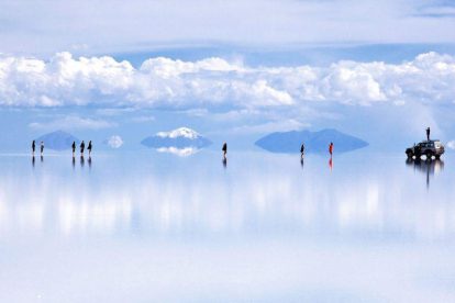 Paisaje surrealista en el salar más grande del mundo