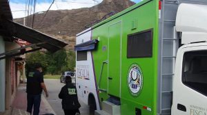 Un vehículo de la unidad móvil forense del Instituto de Investigaciones Forenses (IDIF)