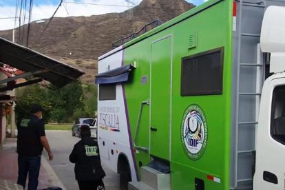 Un vehículo de la unidad móvil forense del Instituto de Investigaciones Forenses (IDIF)