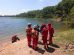 Efectivos de Bomberos a orillas de la laguna Guapilo, en Santa Cruz