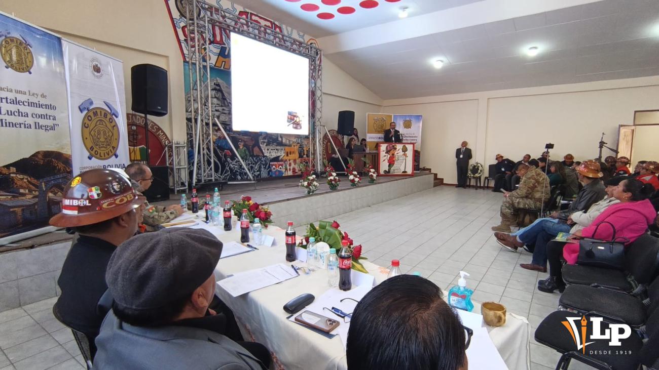 Vista general de la socialización del anteproyecto de ley realizada en Huanuni