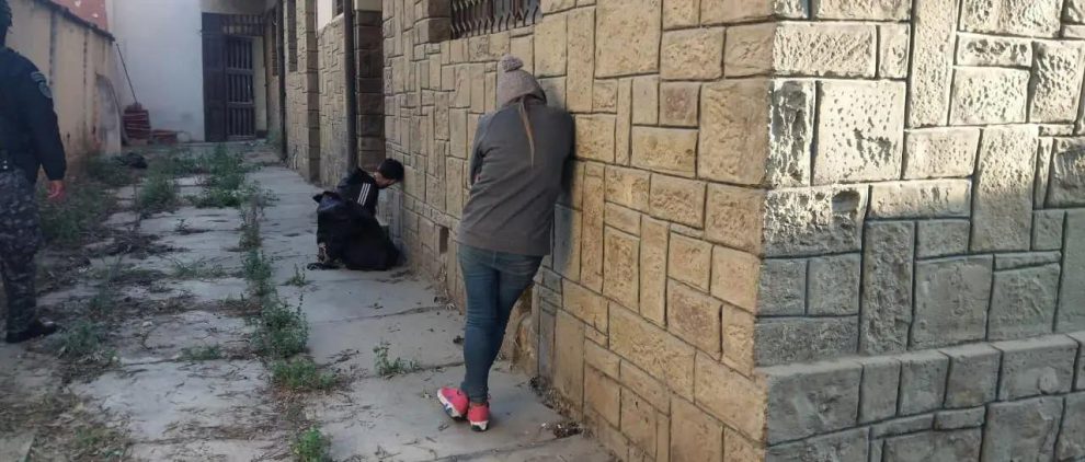 Dos personas en la calle