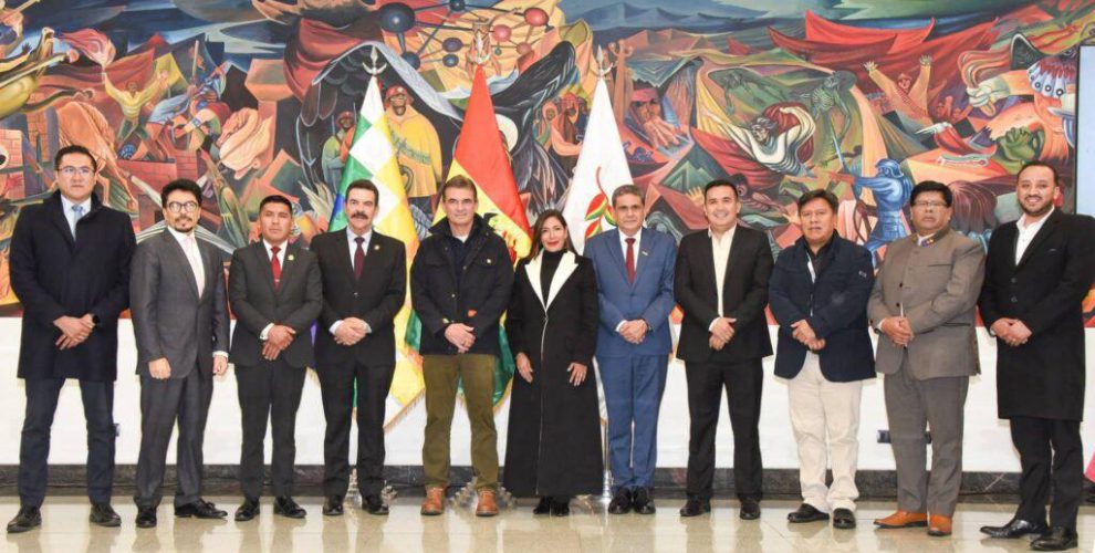 RODRIGO PAZ Y AUTORIDADES MUNICIPALES