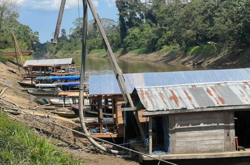 Los asentamientos de mineros auríferos en el río Madre de Dios