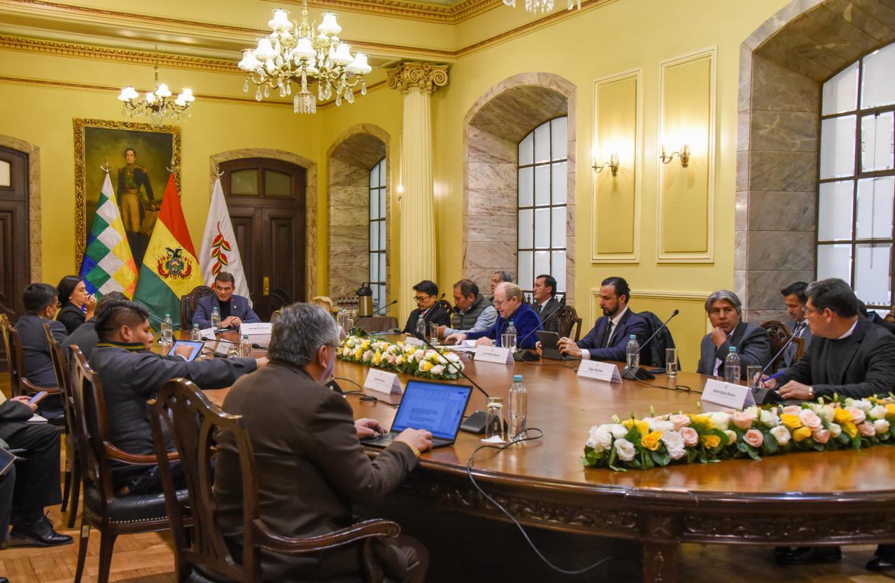La reunión acordó comenzar con mesas técnicas el 20 de octubre